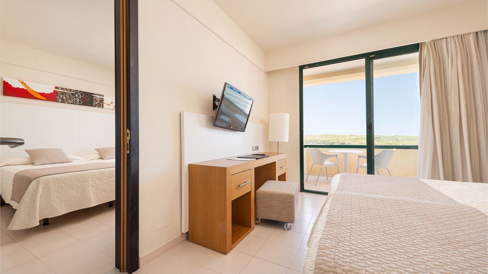 rooms-connected-family-room