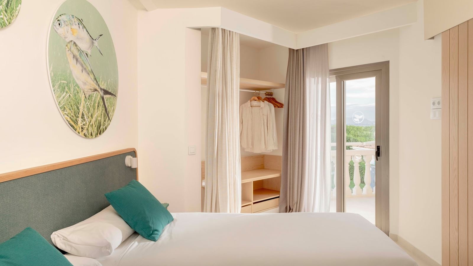 rooms-family-side-sea-view-premium-b-with-balcony