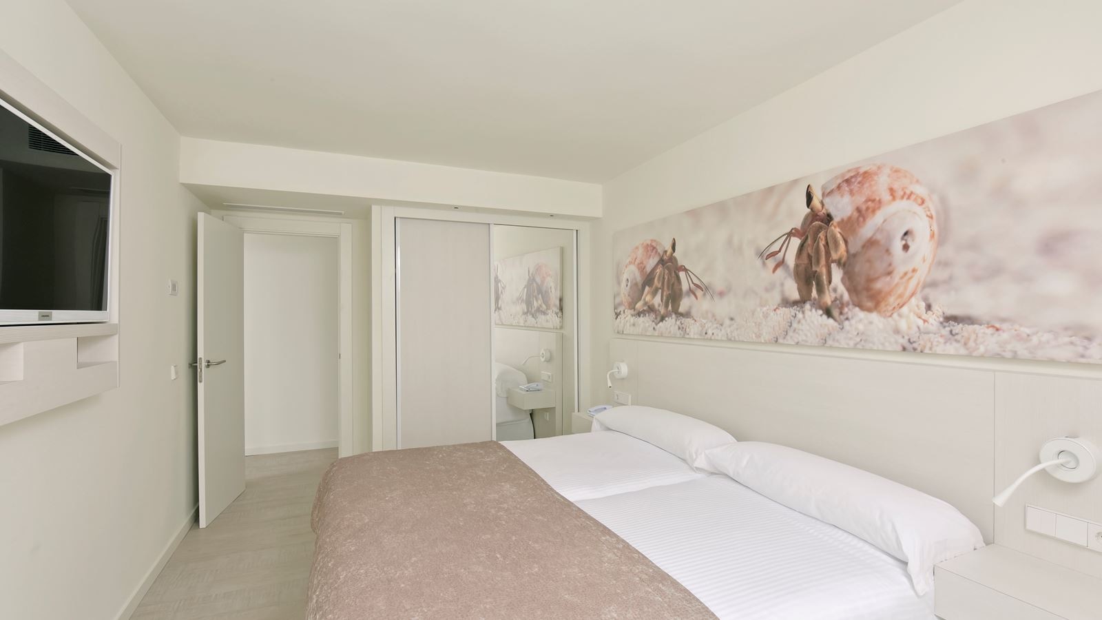 rooms-double--double-pool-view-double-garden-view