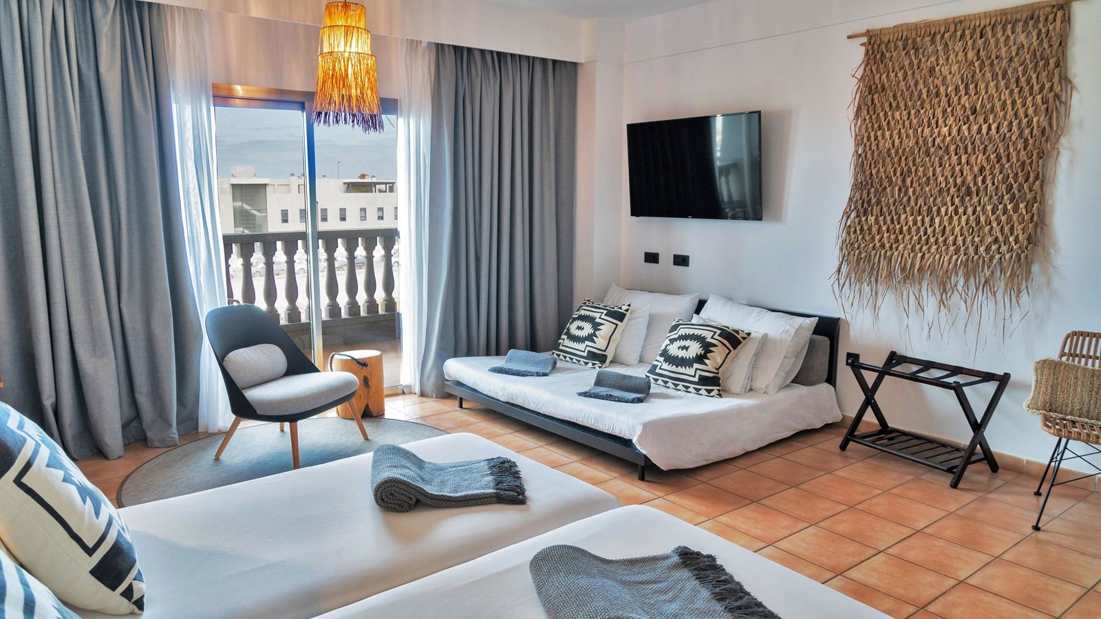 rooms-family-room