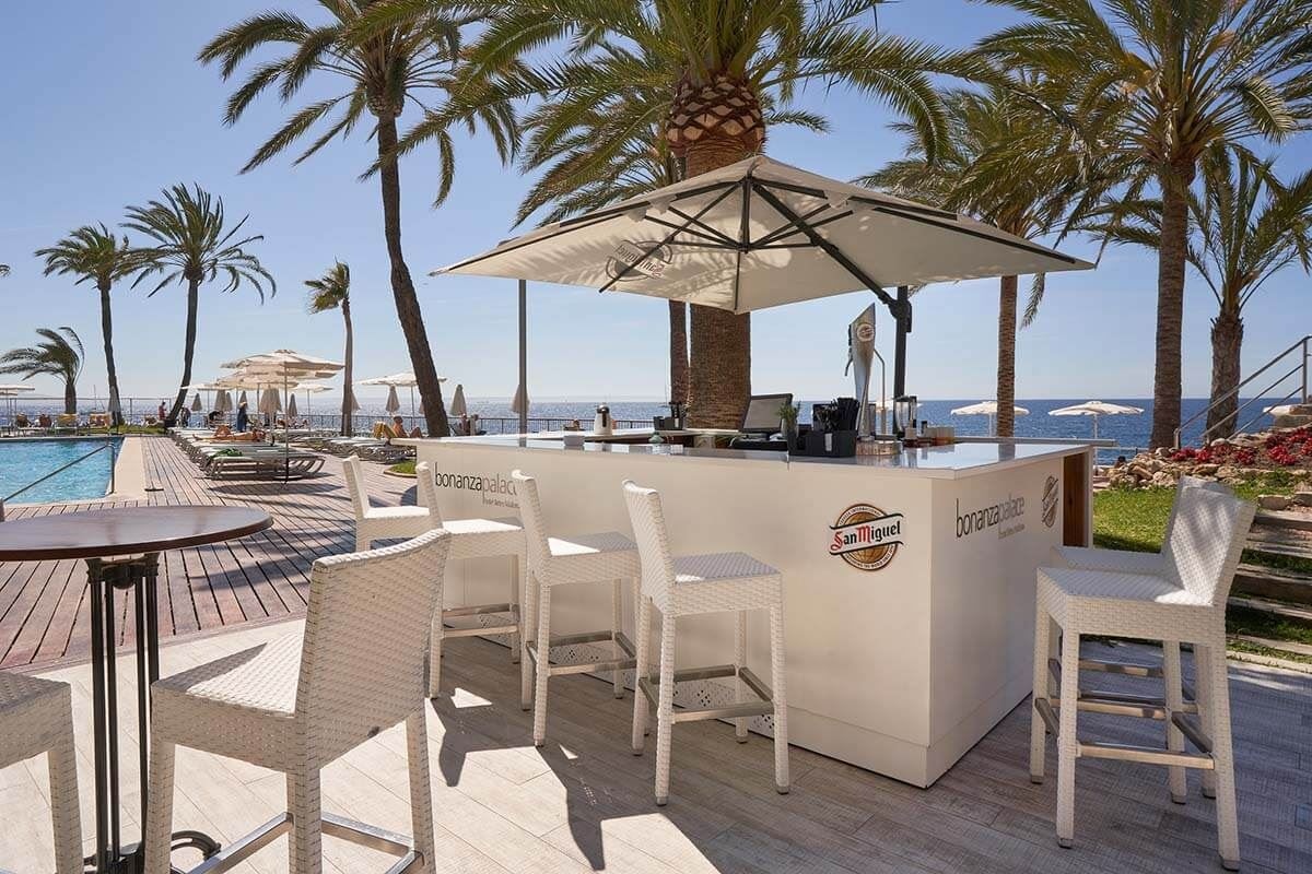 restaurants-poolside-restaurant