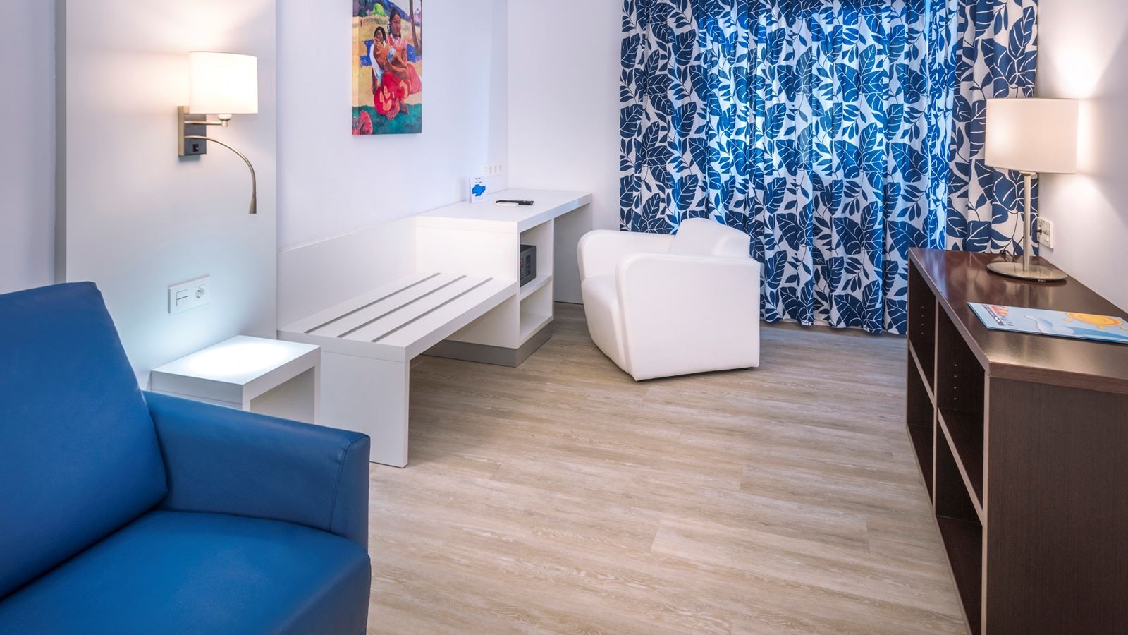 rooms-suite-lateral-sea-view-balcony-or-terrace