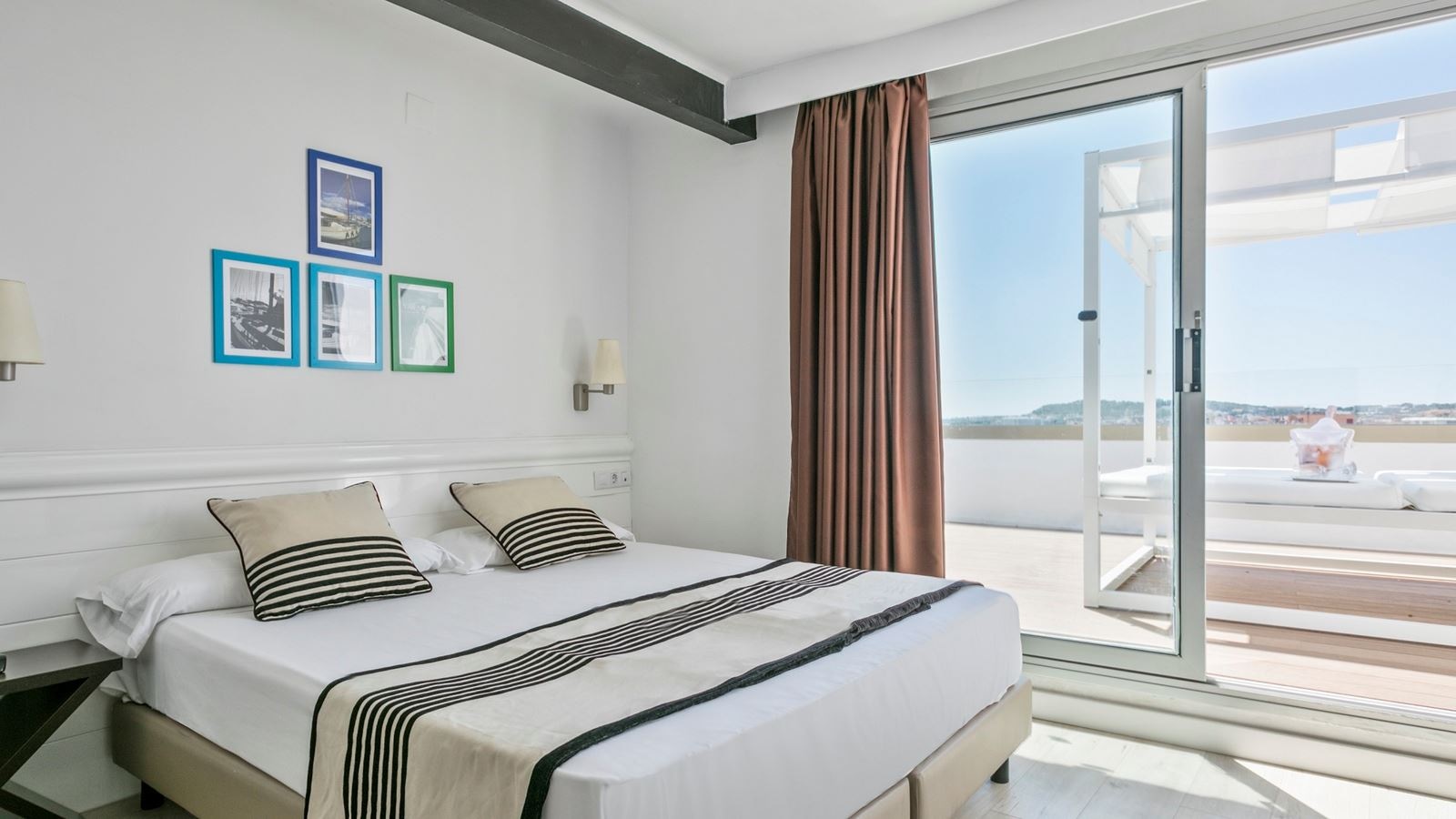 rooms-premium-penthouse-sea-view-balcony