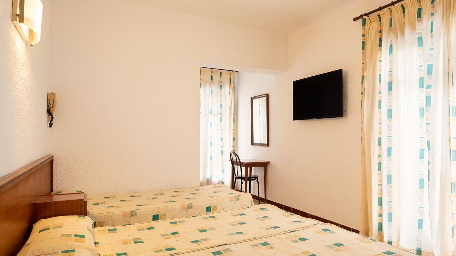 rooms-single-with-child-balcony-or-terrace