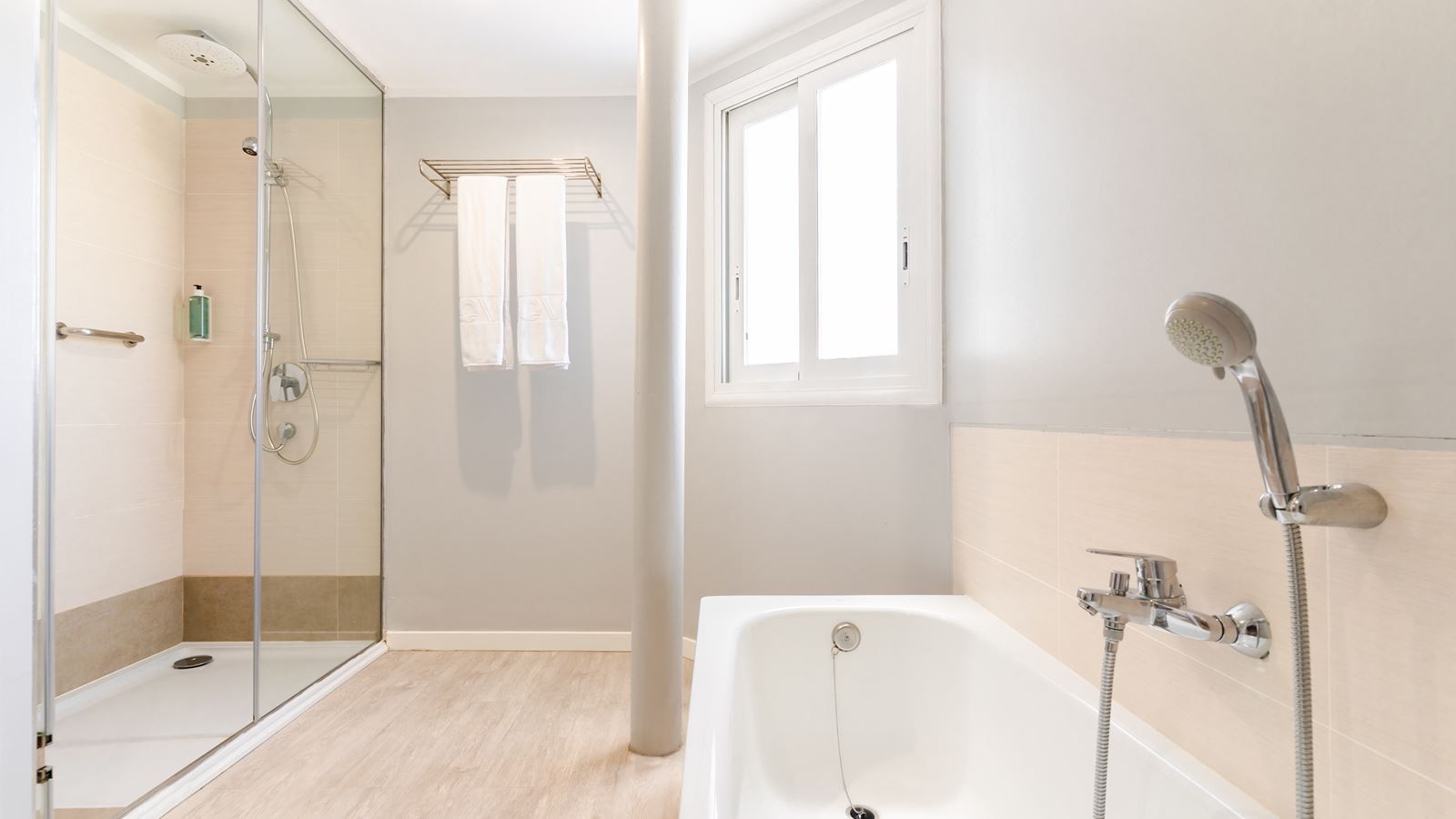 rooms-1-bedroom-superior-sea-view-suite-with-side-sea-view-and-balcony-suite-superior