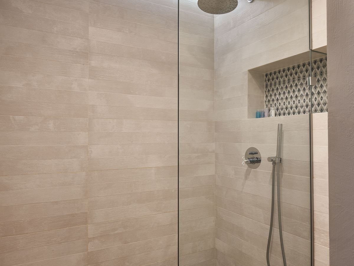 rooms-premium-suite-outdoor-jacuzzi-sea-view