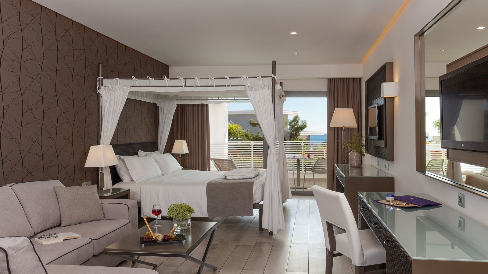 rooms-junior-suite-balcony-garden-view
