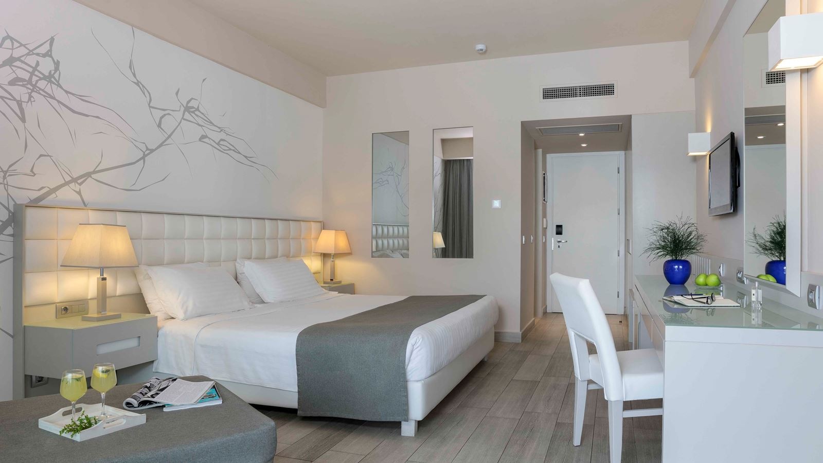 rooms-deluxe-room-balcony-or-terrace