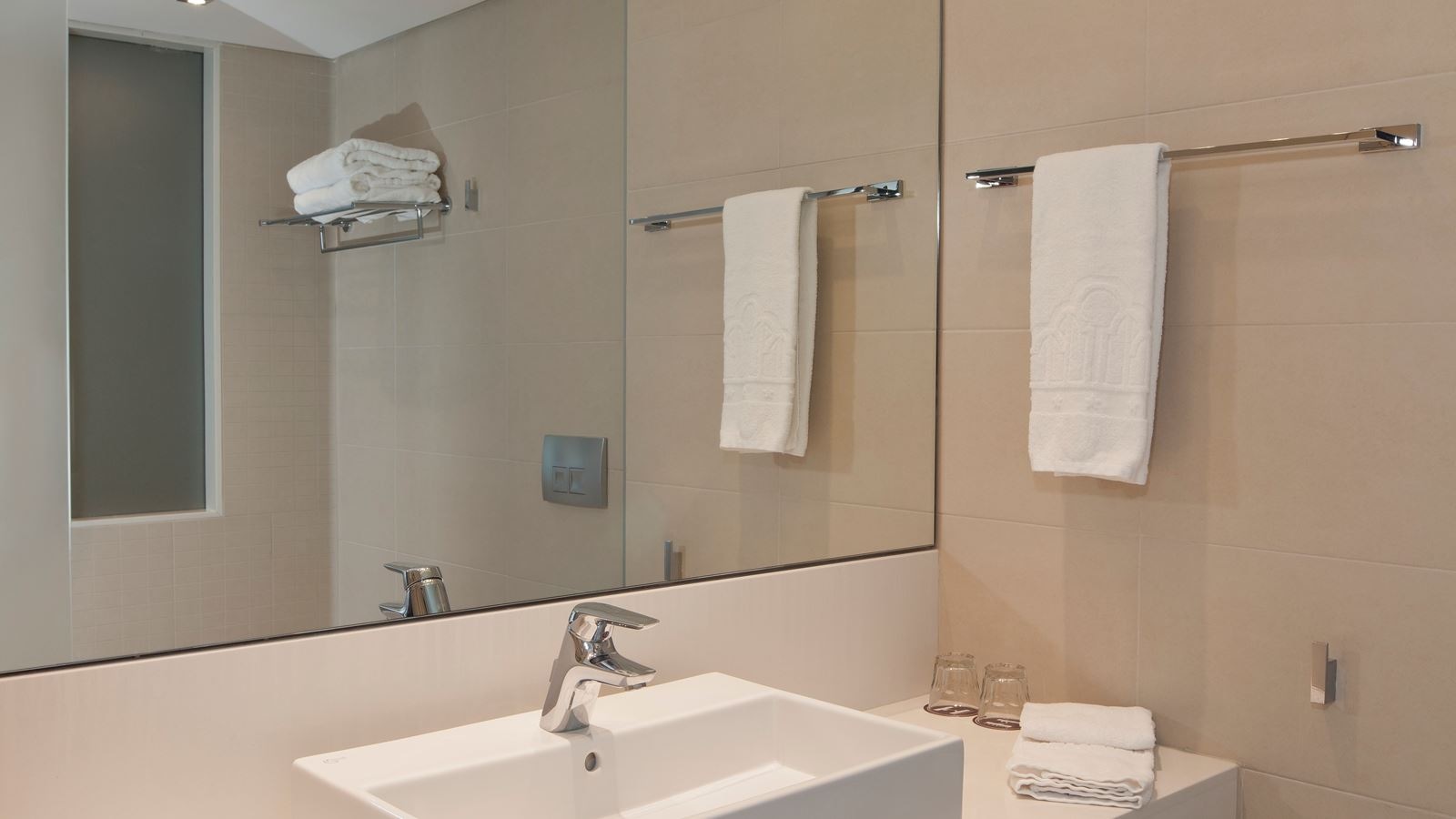 rooms-deluxe-room-sea-view-balcony