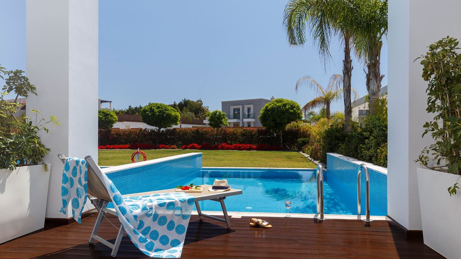 rooms-superior-junior-suite-private-pool-terrace