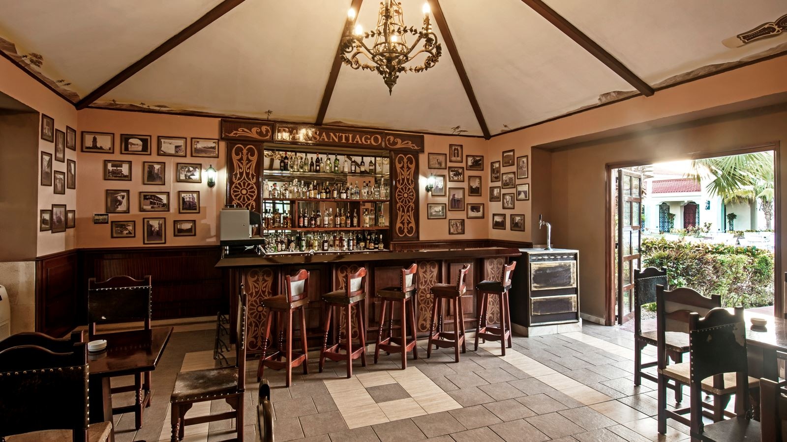 bars-cigar-bar-santiago