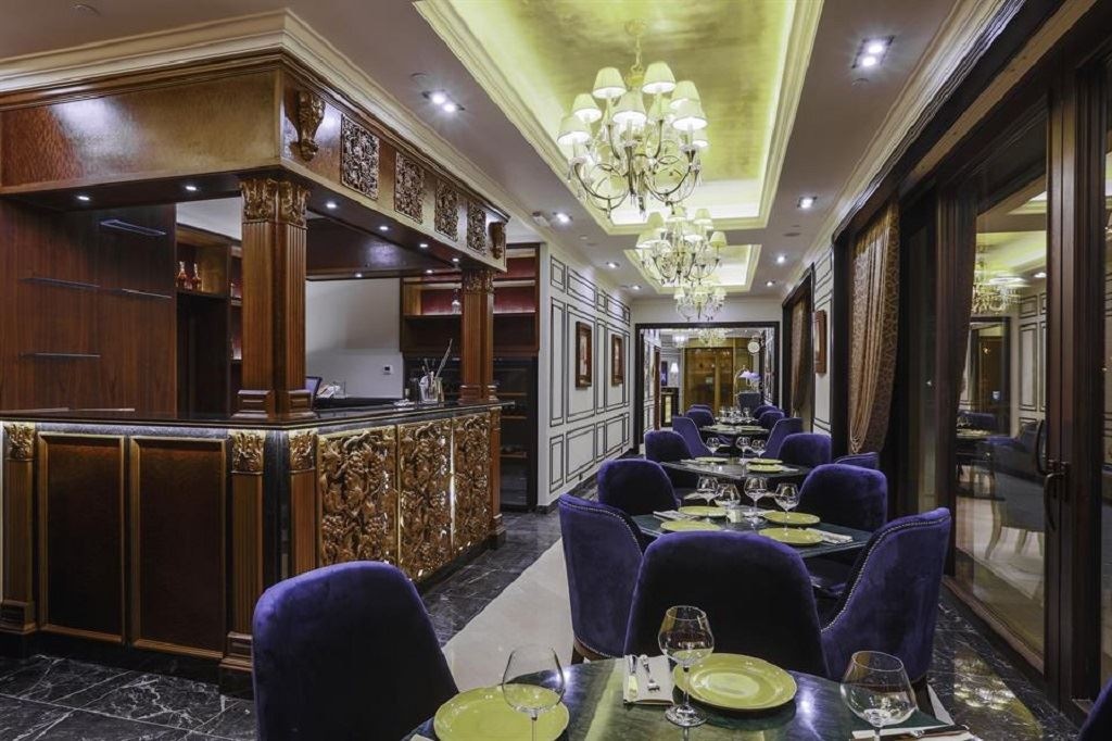 restaurants-level-eleven-rooftop-restaurant