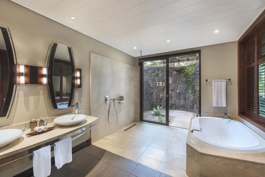 rooms-tropical-junior-suite