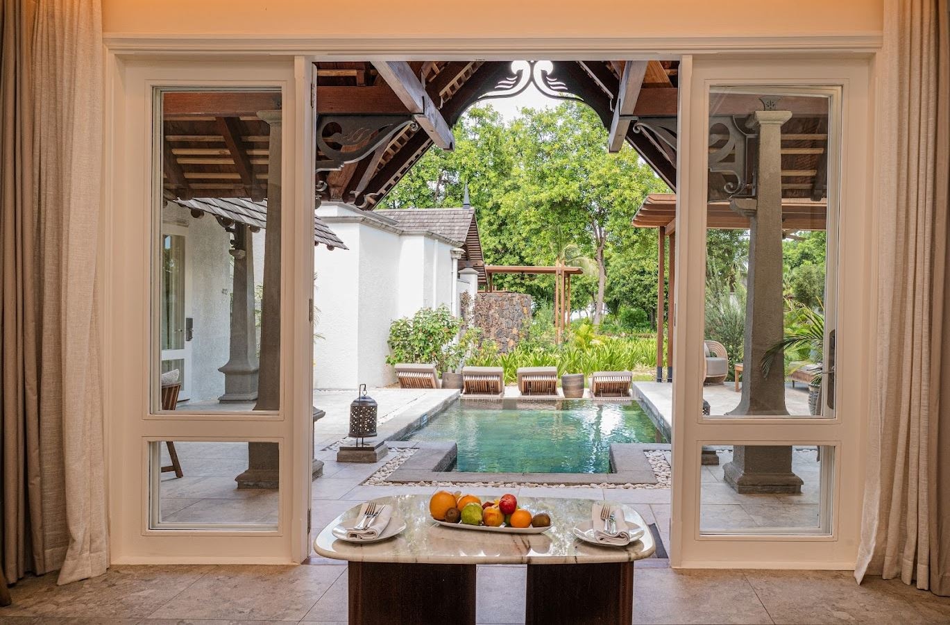 rooms-family-luxury-suite-pool-villa