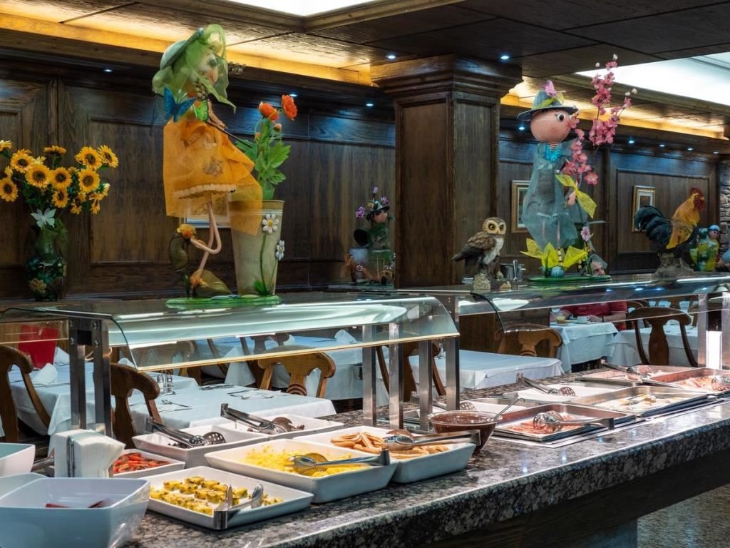 restaurants-restaurant