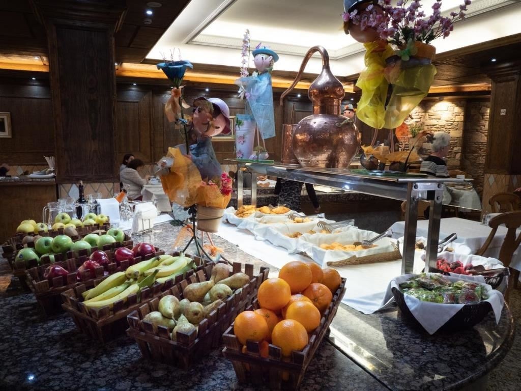 restaurants-restaurant