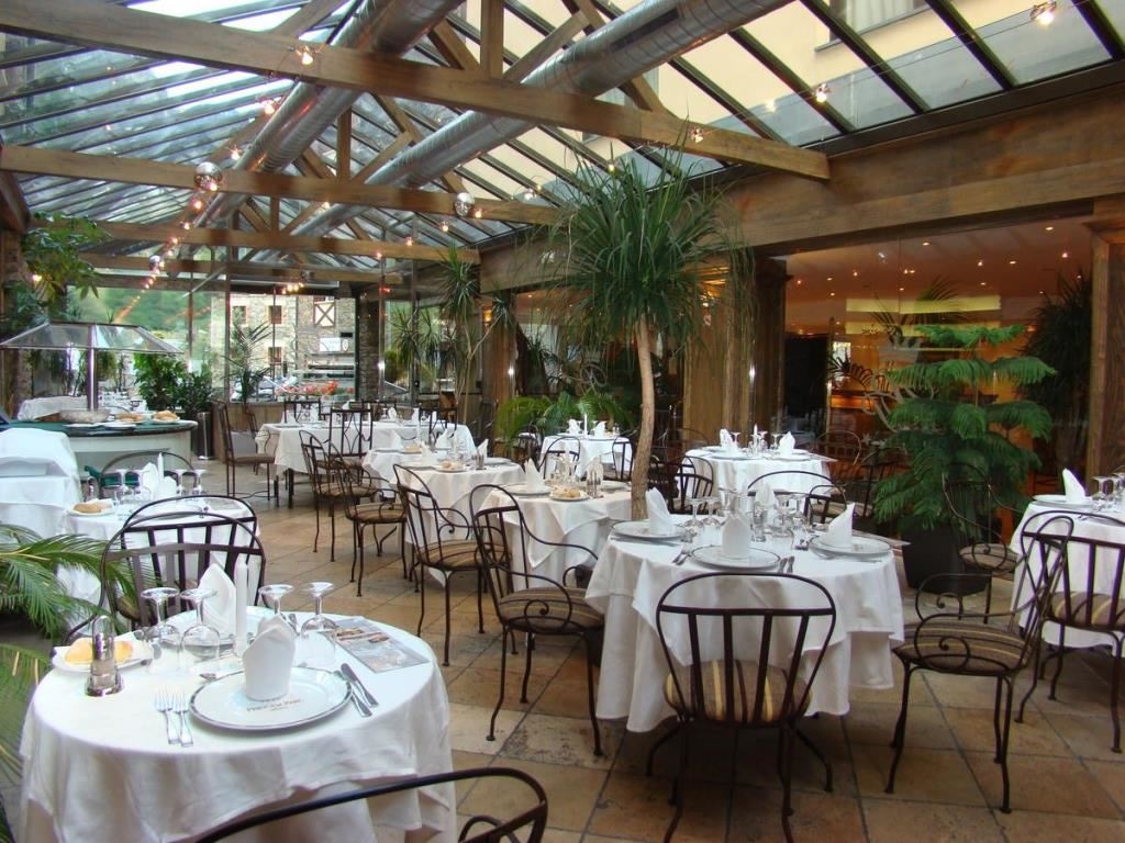 restaurants-restaurant