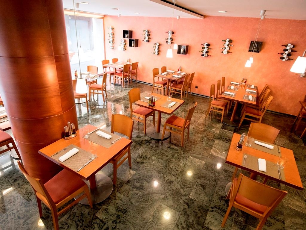 restaurants-restaurant