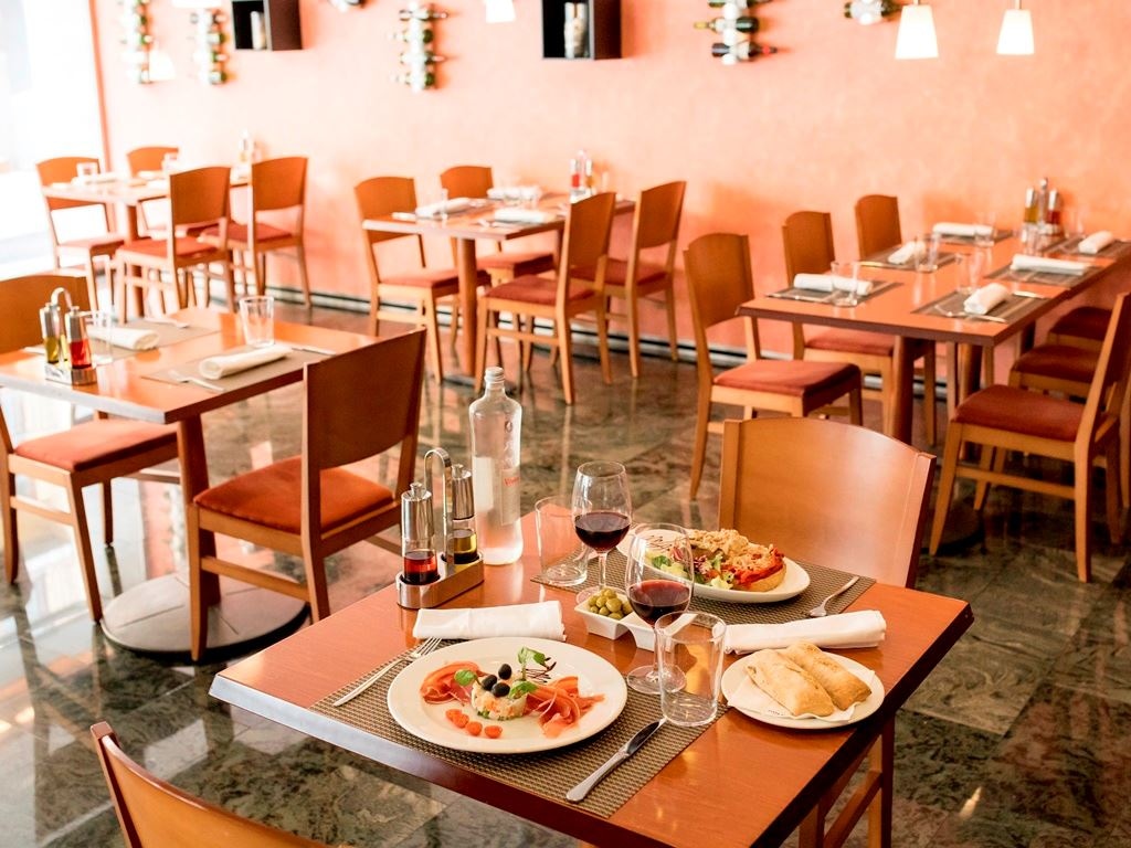 restaurants-restaurant