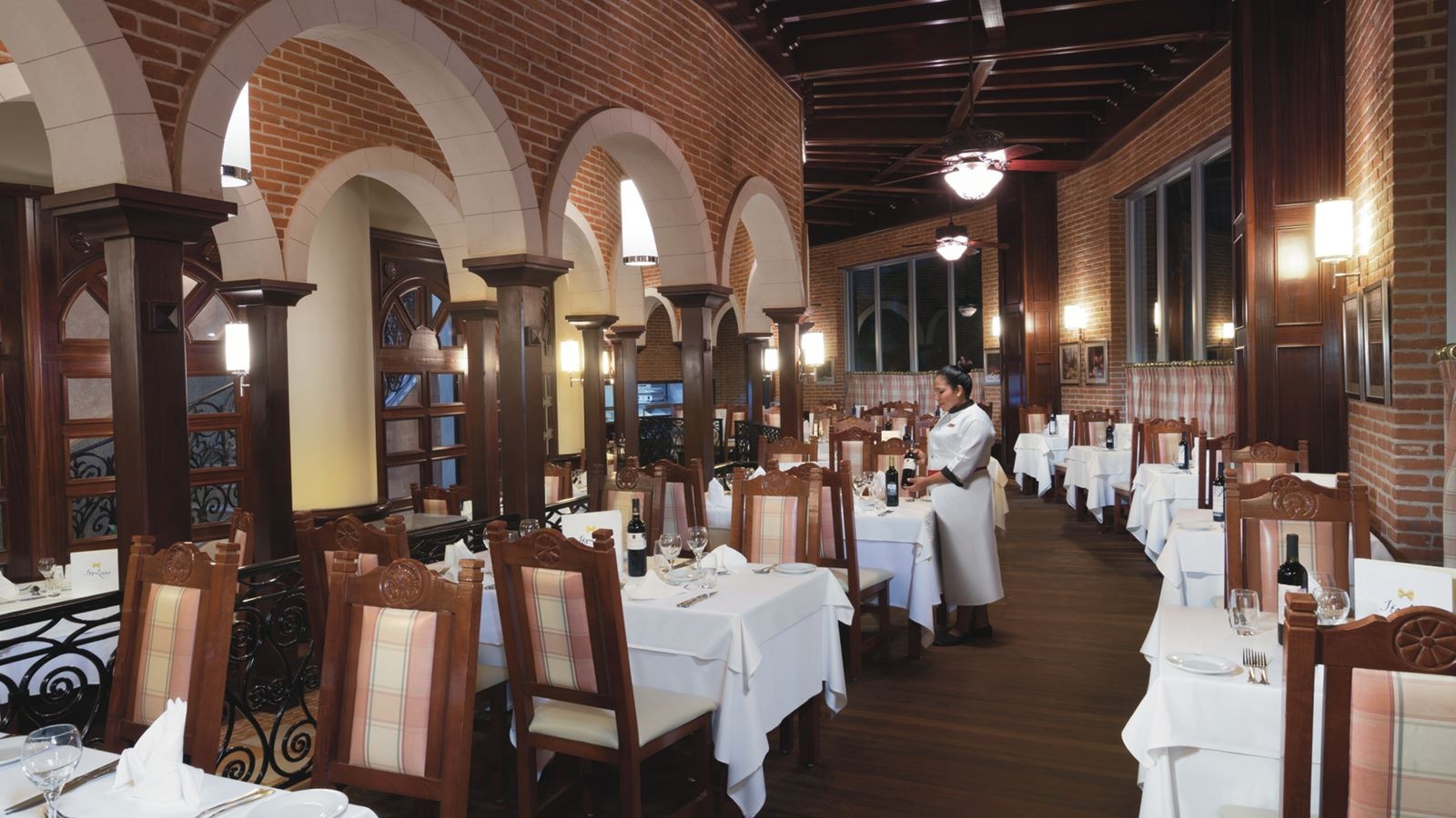 restaurants-los-arcos