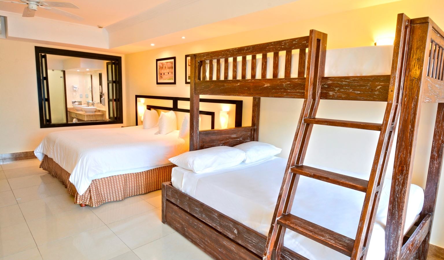 rooms-riviera-family-king-junior-suite