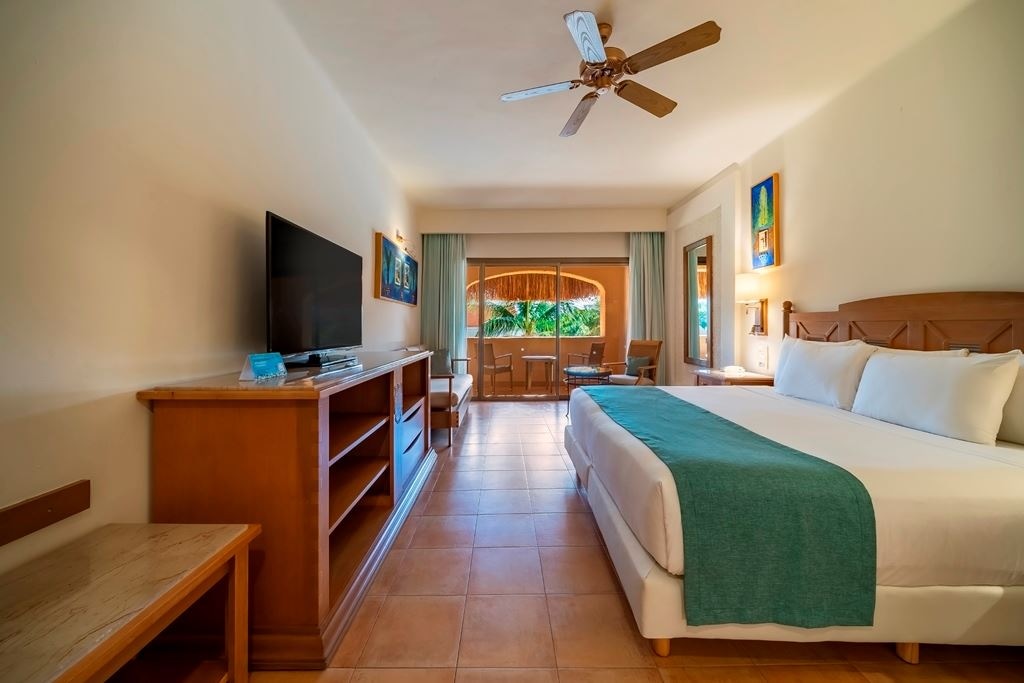 rooms-premium-near-pool
