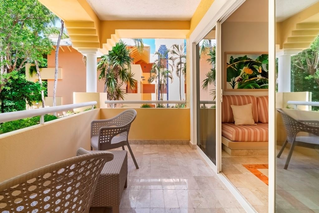 rooms-premium-near-pool