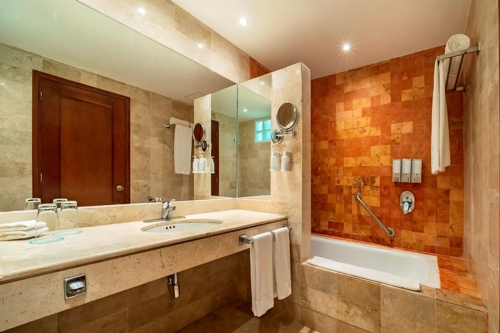 rooms-junior-suite-ocean-front-beach-access