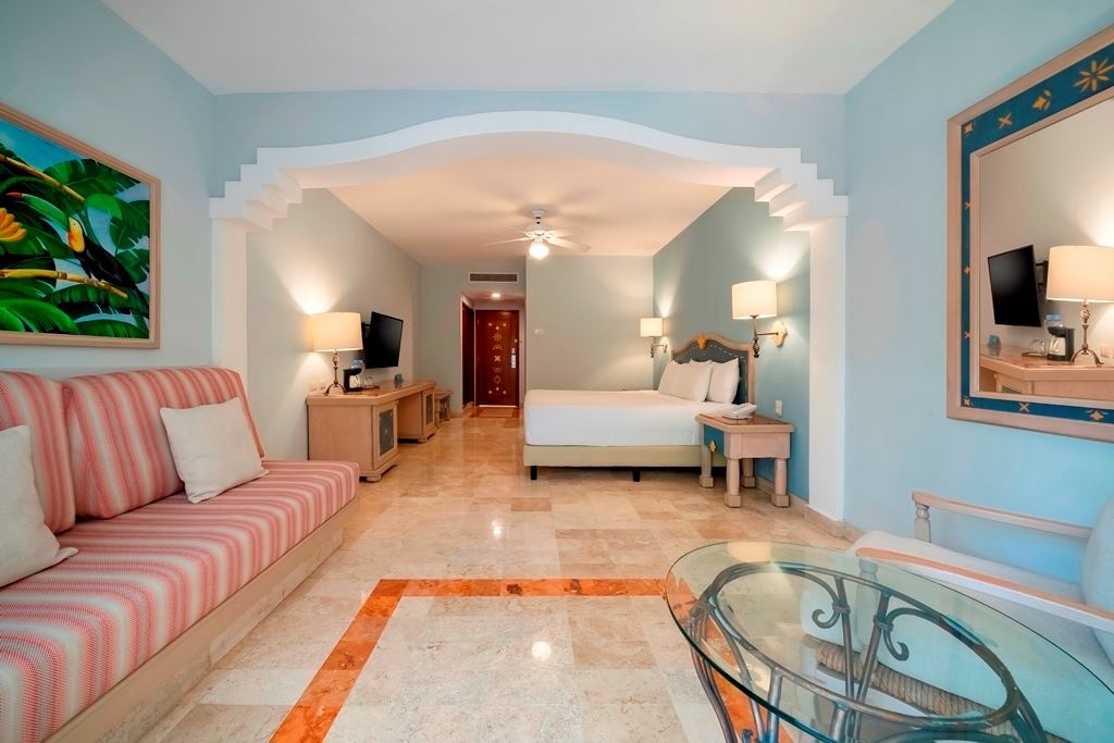 rooms-junior-suite-near-pool